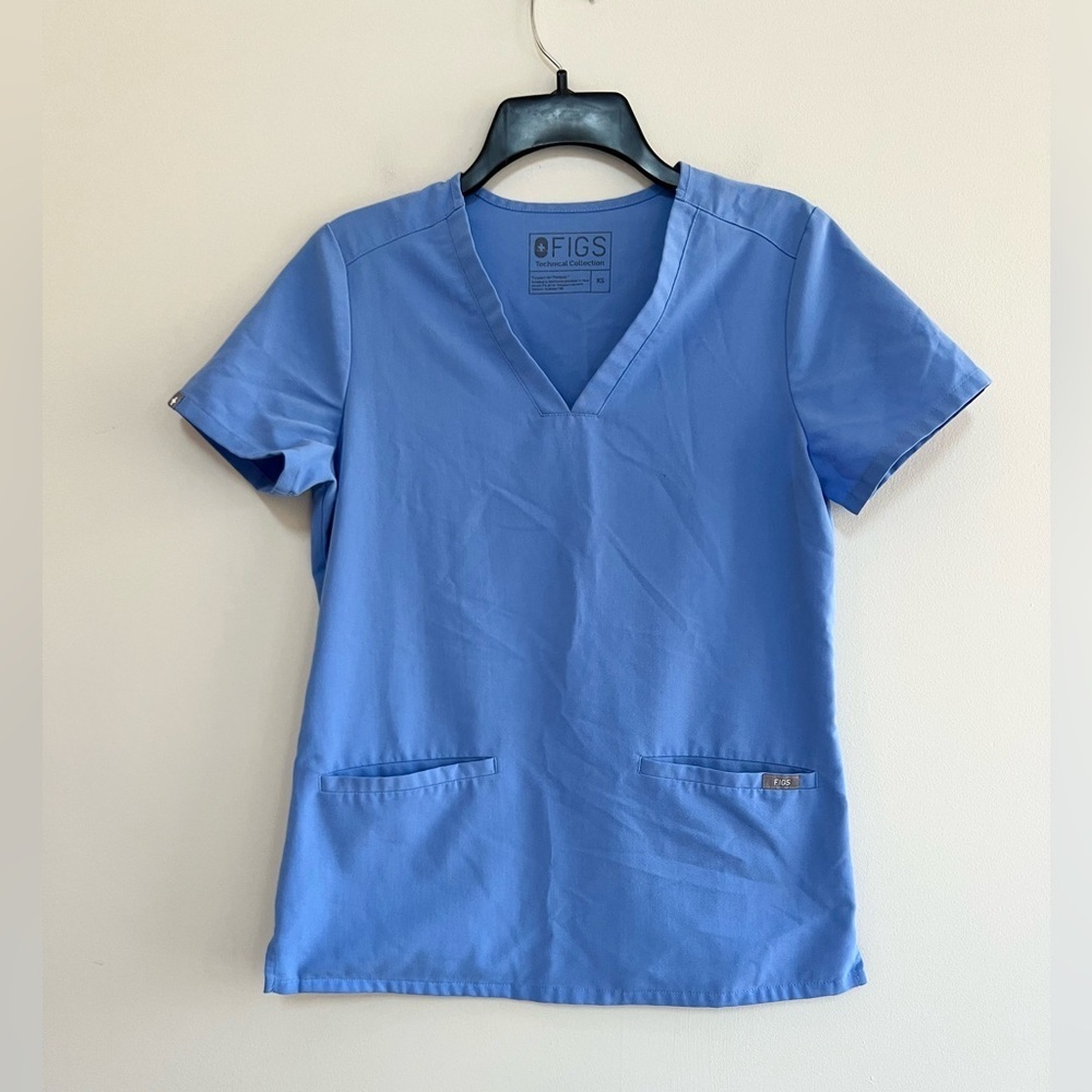 FIGS Women's Casma Three-Pocket Scrub Top in Ceil Blue, XS
